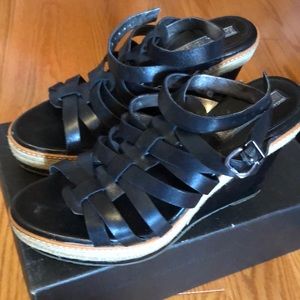 Black leather wedges Banana Republic 7.5